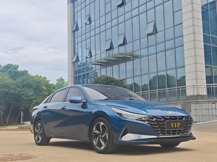 HYUNDAI Elantra