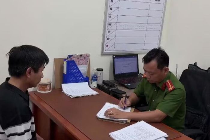 Phẫn nộ người đàn ông hành hung shipper chảy máu miệng ở TP.HCM - Chuyên trang Gia Đình &amp; Xã Hội - Báo Sức khỏe &amp; Đời sống