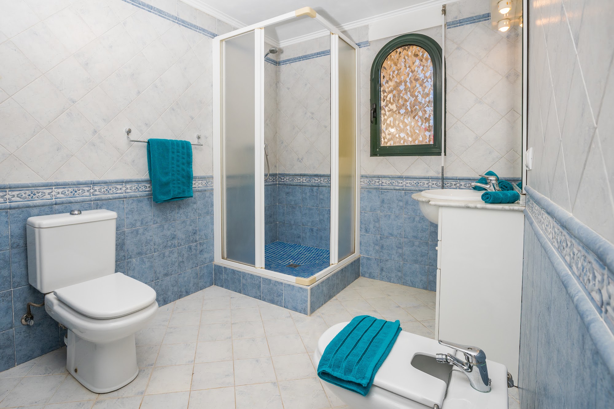 Blue-tiled shower room