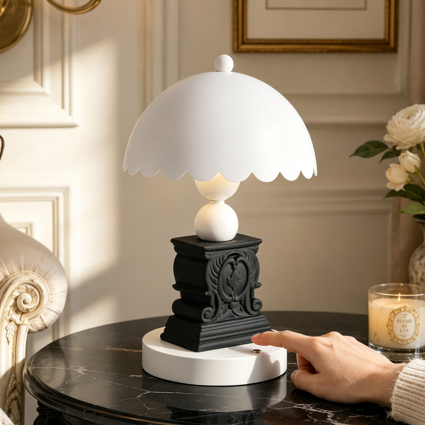 Table lamp with column shape and relief pattern