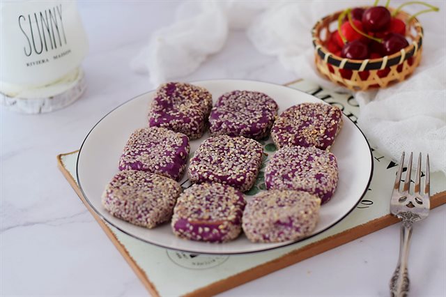 Bánh Khoai Lang Tím Tẩm Mè