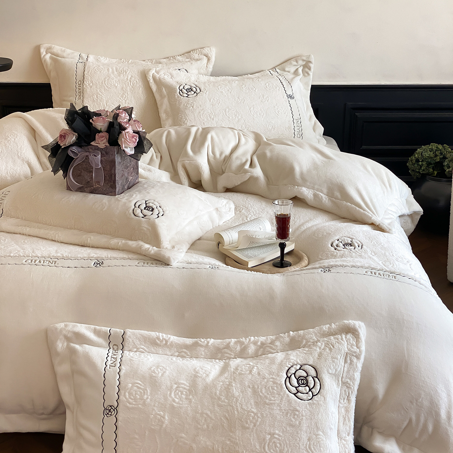 Elegant milk fiber fleece bedding set with embroidery