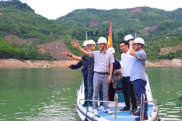 Survey of Investment in Floating Solar Project at Dakdrinh Hydropower Lake: Sustainable Development Potential