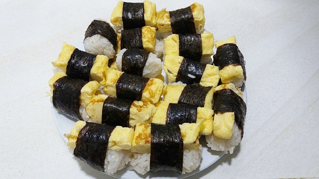 Sushi Trứng Cuộn Cơm
