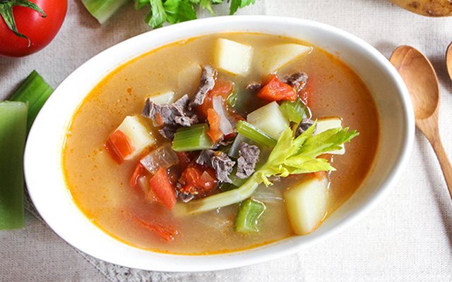 Canh Bò Hầm Rau Củ