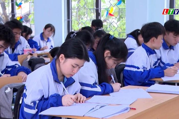 TÍCH CỰC ÔN THI TỐT NGHIỆP THPT - Báo Lai Châu