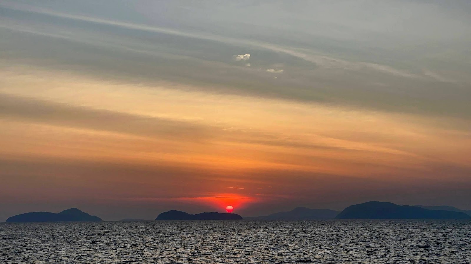 PHI PHI, RACHA YAI & MAITON SUNSET PARTY - PREMIUM CATAMARAN EXSPERIENCE 3