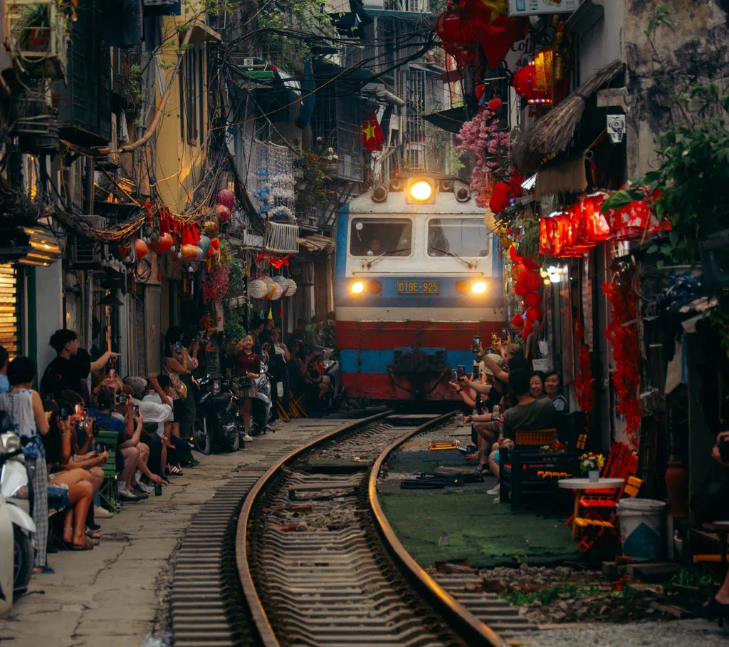 train-street-hanoi-best-cafe-view_1024x1024.webp
