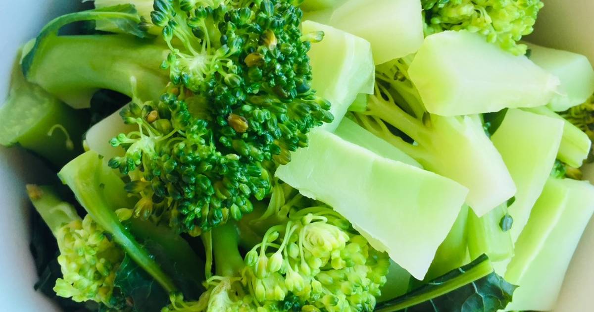 Bông cải xanh luộc hết không bỏ thân và lá