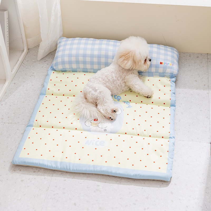 Foldable pet mat, waterproof and breathable