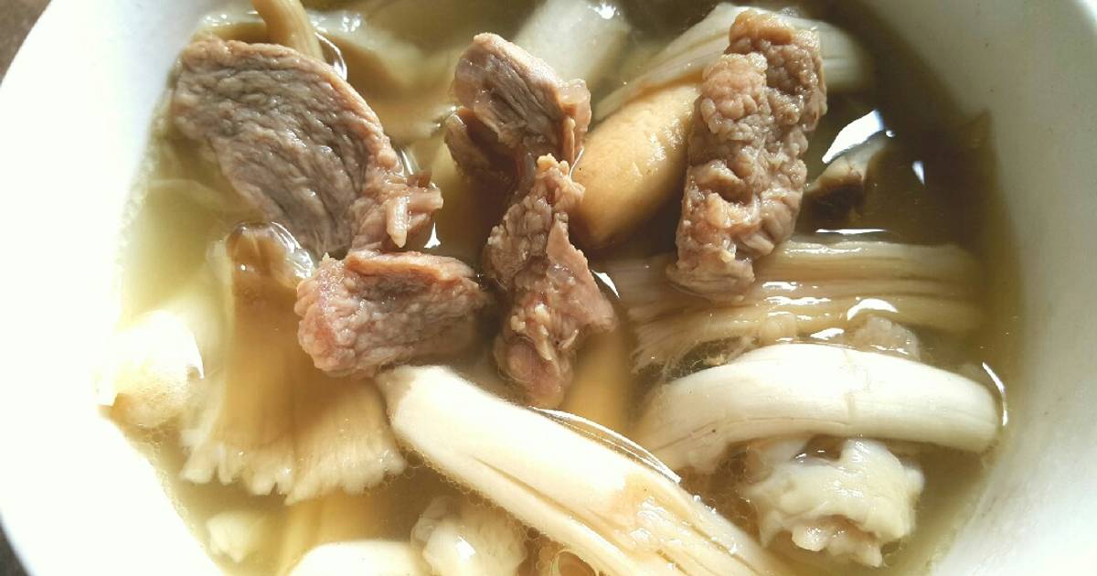 Canh bò hầm nấm mối