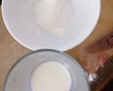 Do mình không dùng whipping tươi mà dùng bột, nên phải đánh whipping trước: 10gr bột whipping + 10ml sữa tươi để lạnh. Đánh bông cứng là được
