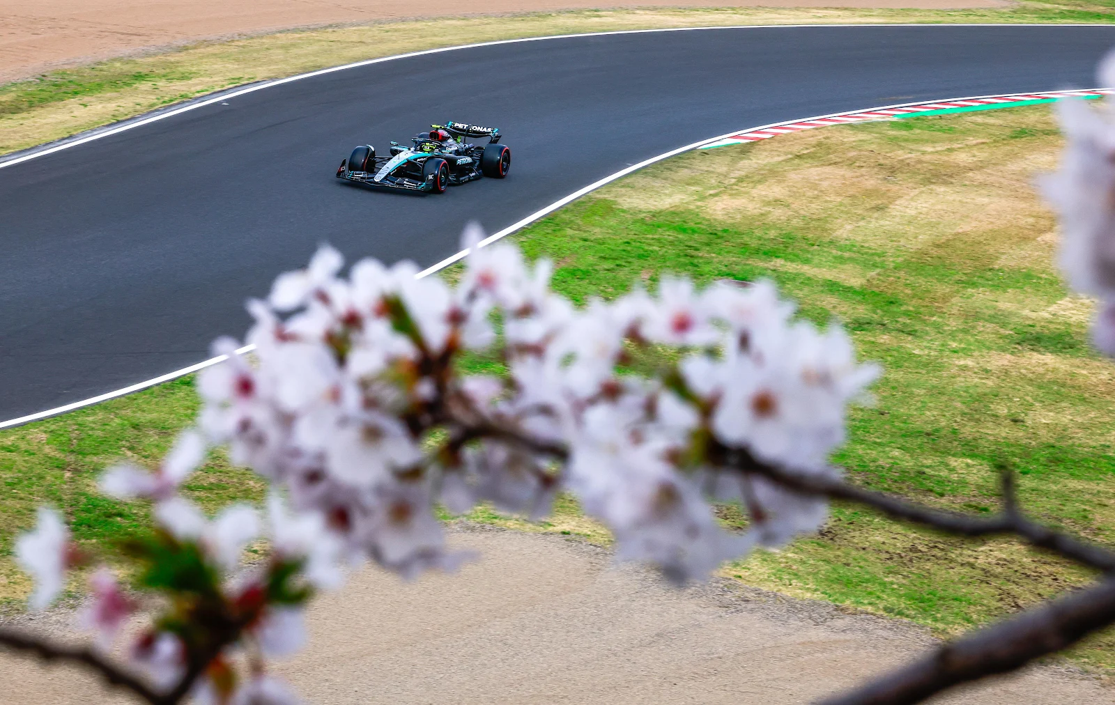 Mercedes F1 Car On Track - Sports Photography 4K Wallpaper (4800x3036)