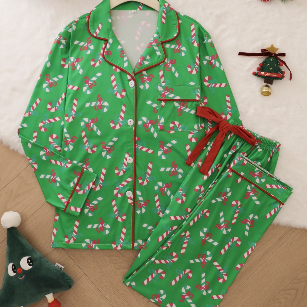 Fashionable loungewear set with long sleeves and pants