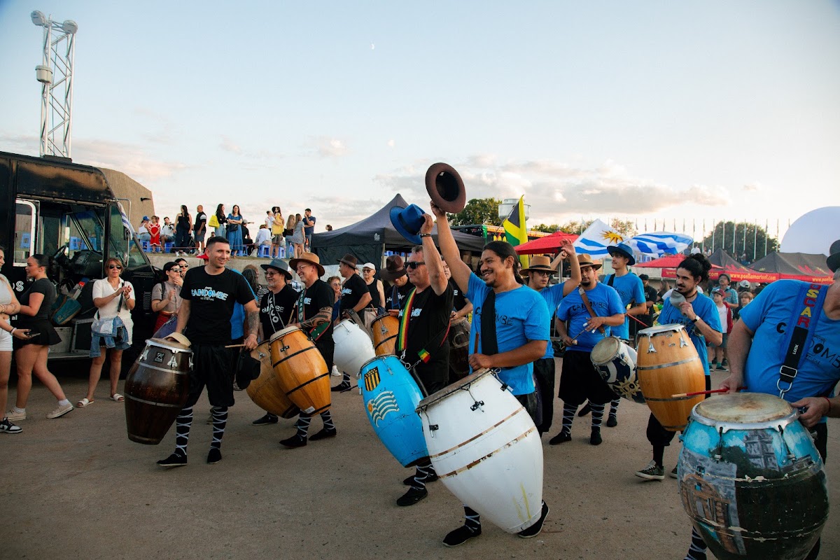 Groupe de percussions latines sur le site