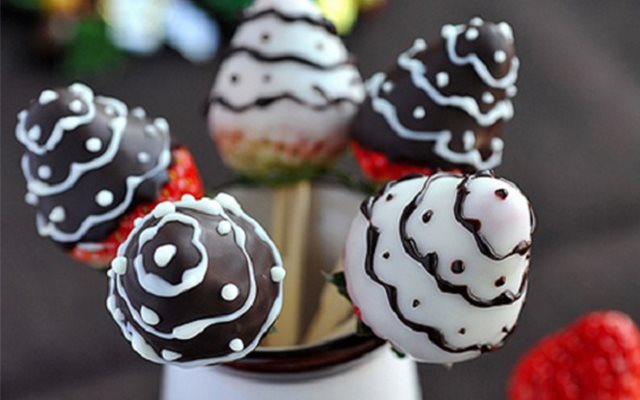 Dâu Tây Phủ Chocolate