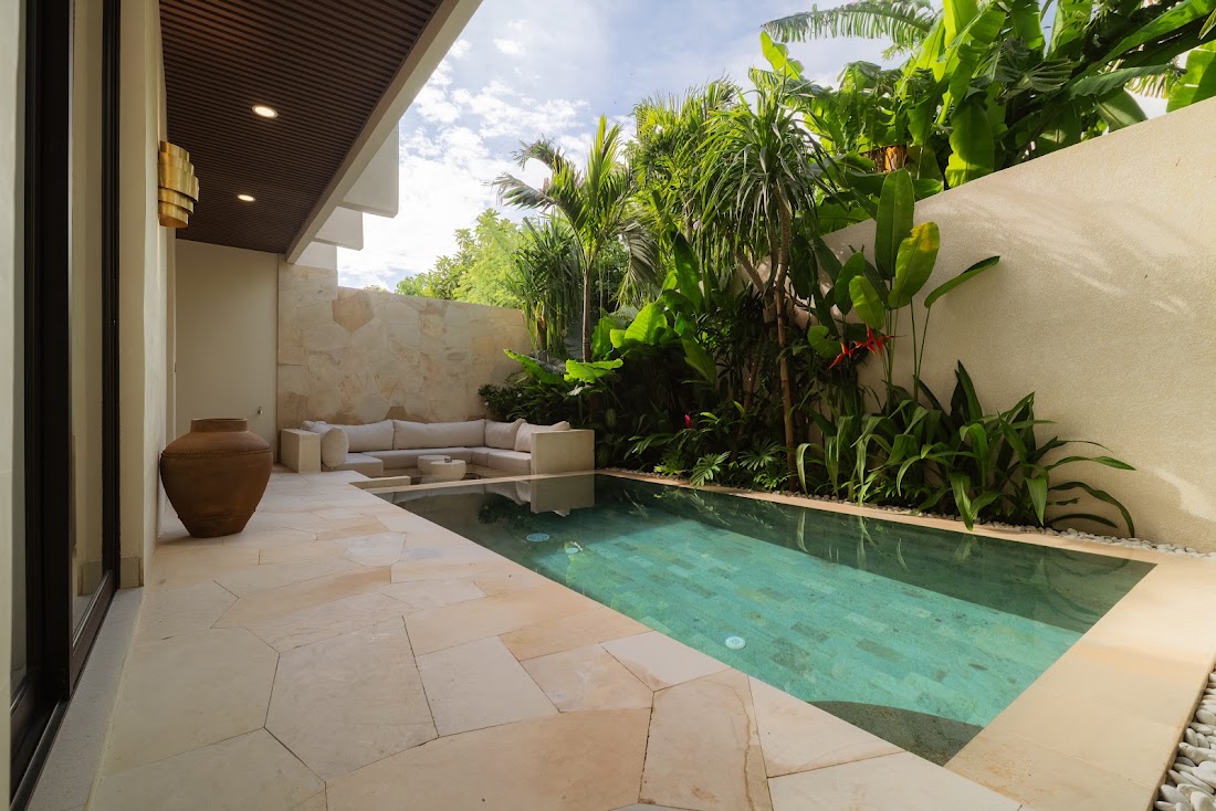 Private pool and tropical garden at La Calma de Celine design villa in Uluwatu