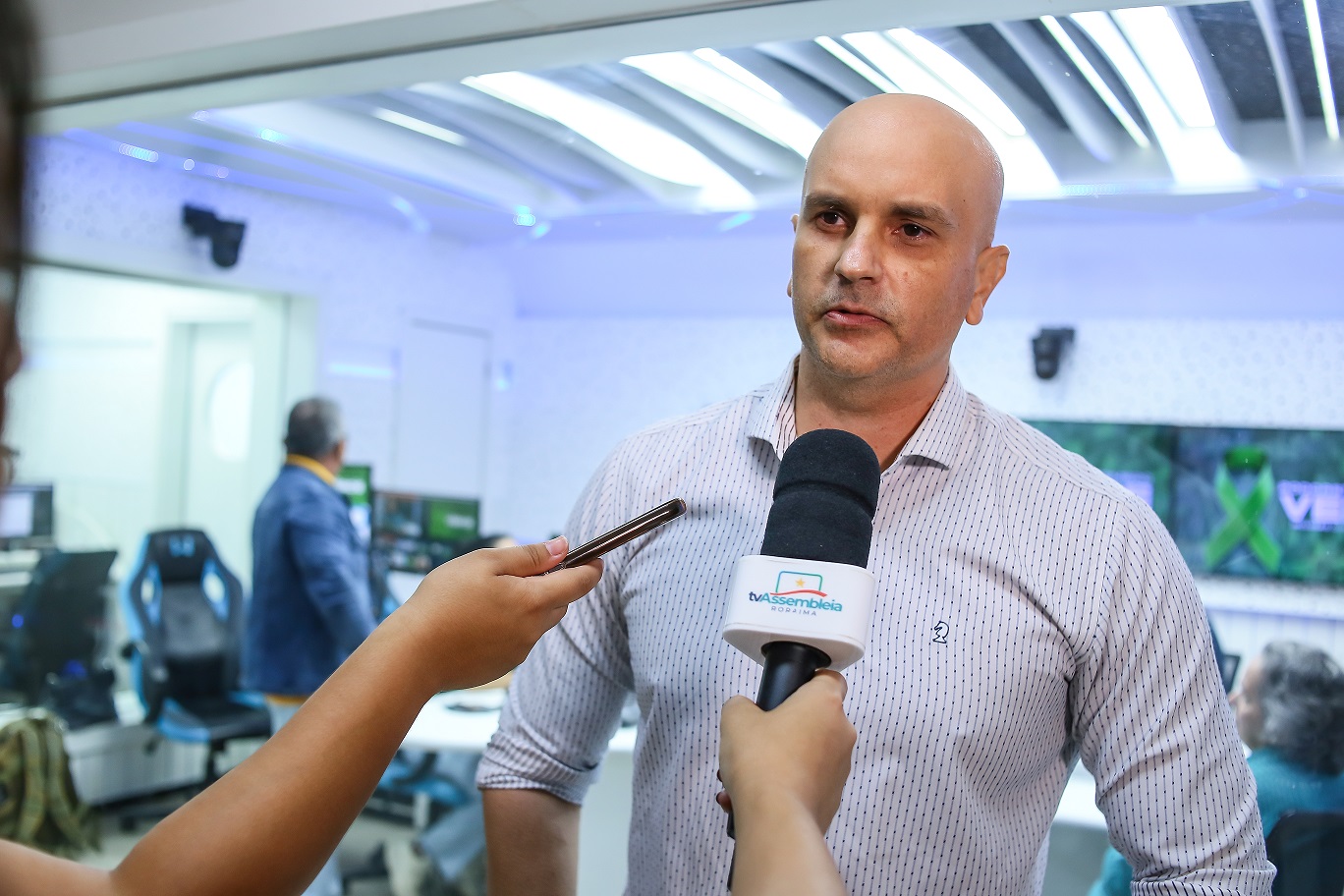 Jornalista Raynãa Fernandes media debate sobre direitos e acessibilidade para PCD em Boa Vista no podcast da ALE-RR.
