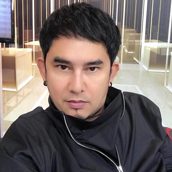 พชร์ อานนท์