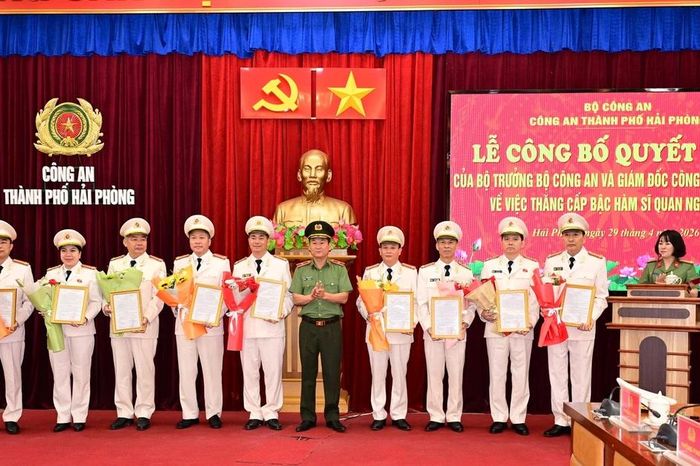 25 cán bộ Công an TP Hải Phòng được thăng cấp bậc hàm đại tá - Báo Tri thức &amp; Cuộc sống