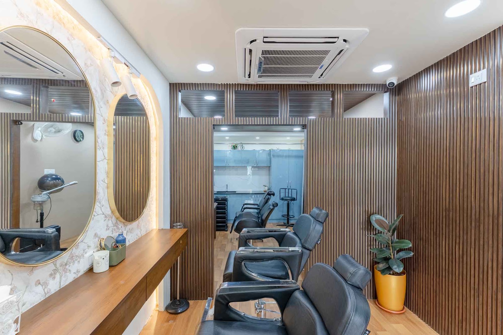 Ladies Saloon