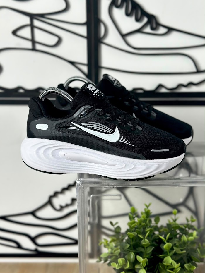 Nike Vomero 17 Negro Blanco
