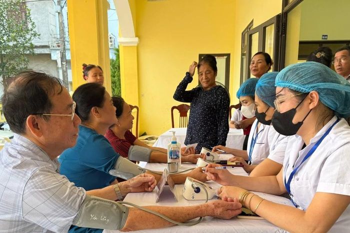 Bộ Y tế đề xuất mô hình chăm sóc người già tại khu dân cư - Báo Tri thức &amp; Cuộc sống