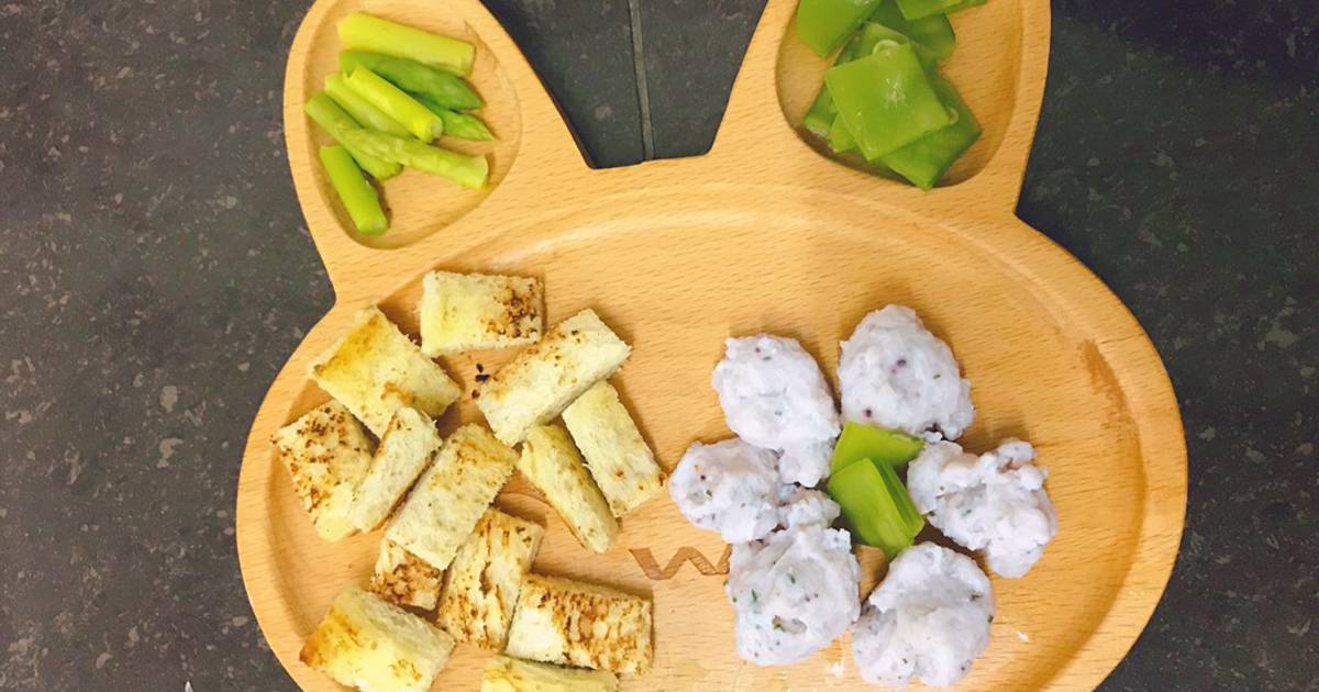 Chả mực rau thì là+ bánh mì áp chảo
