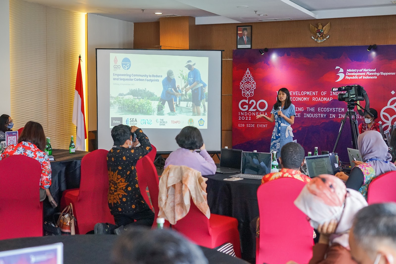 Co-Founder of CarbonEthics speaking during pitching session at G20 Meeting. Blue economy, G20 Indonesia, blue carbon ecosystem, Low carbon lifestyle, Indonesia COP 26, Indonesia mangrove conservation. CarbonEthics Indonesia