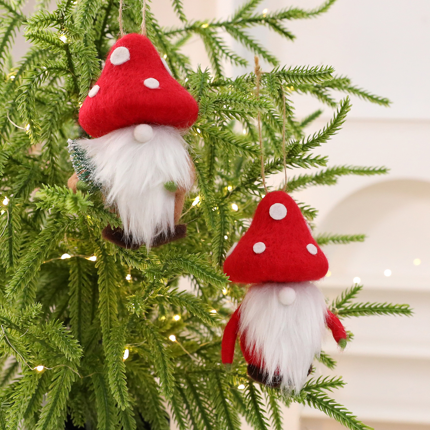 Weihnachtlicher Wichtel-Anhänger aus Filz
