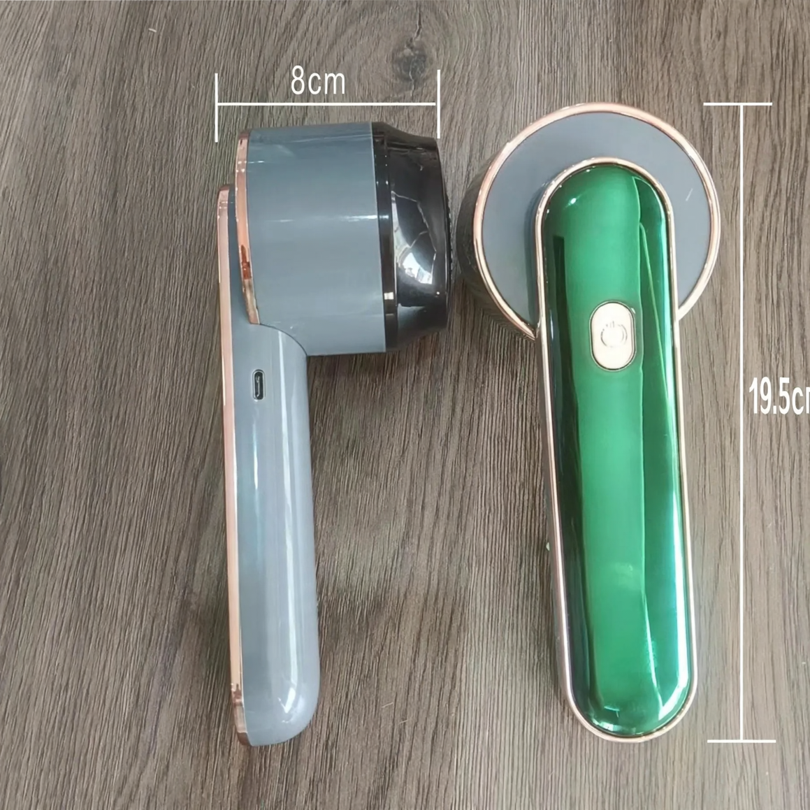 Portable lint remover with battery