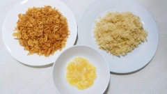 Rửa sạch mỡ gà, cho dầu ăn vào và cho mỡ gà vào thắng.