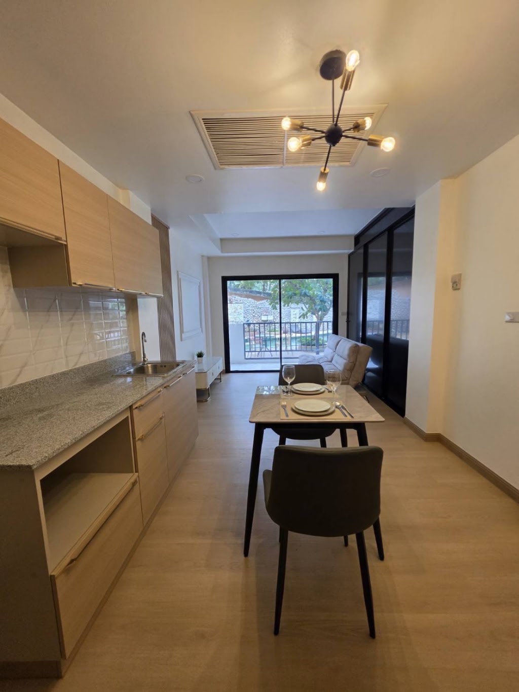 Surin Gate Condominium ห้อง 105 · บางเทา 5