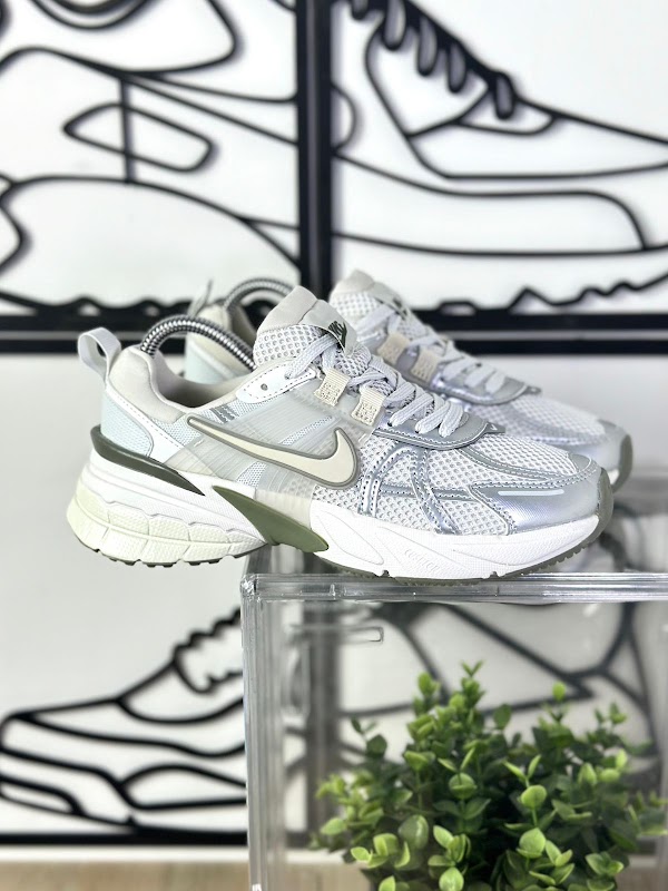 Nike V2K Run Blanco Plata Verde