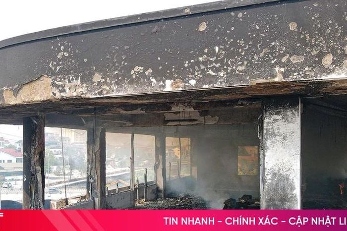 Cận cảnh hiện trường vụ cháy khu trưng bày Công ty gỗ Hào Quang - Báo Hà Tĩnh