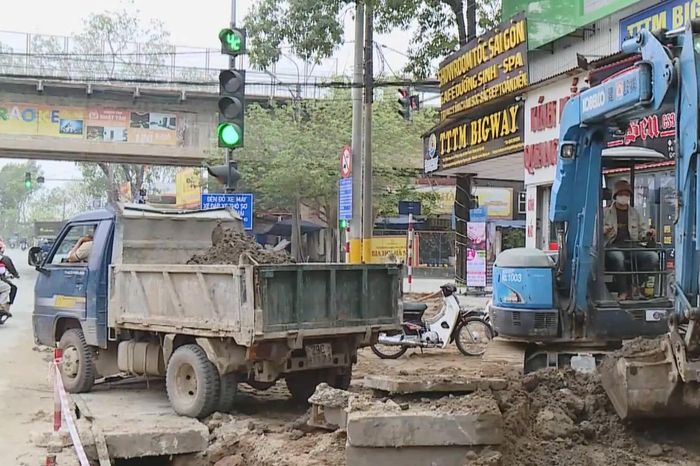 Xã Vĩnh Thanh đẩy nhanh tiến độ thi công cải tạo vỉa hè - Đài Phát thanh và truyền hình Hà Nội