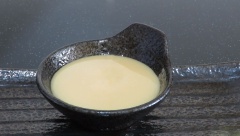 Tự làm sữa đặc tại nhà có thể mang lại rất nhiều điều hữu ích. Ngoài có được thành phẩm sữa đặc mịn ngọt, béo thơm và rất an toàn cho sức khỏe để dùng dần trong thời gian dài thì bạn cũng có thể tiết kiệm được kha khá chi phí nữa nhé.
