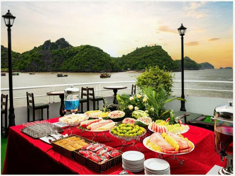 Tiec tra chieu du thuyen sky way