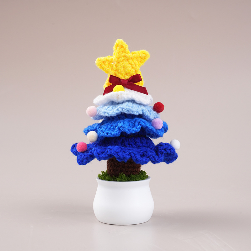 Gehäkelter Weihnachtsbaum im Topf