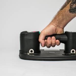 HOW TO USE THE GLASS HANDLING SUCTION CUPS