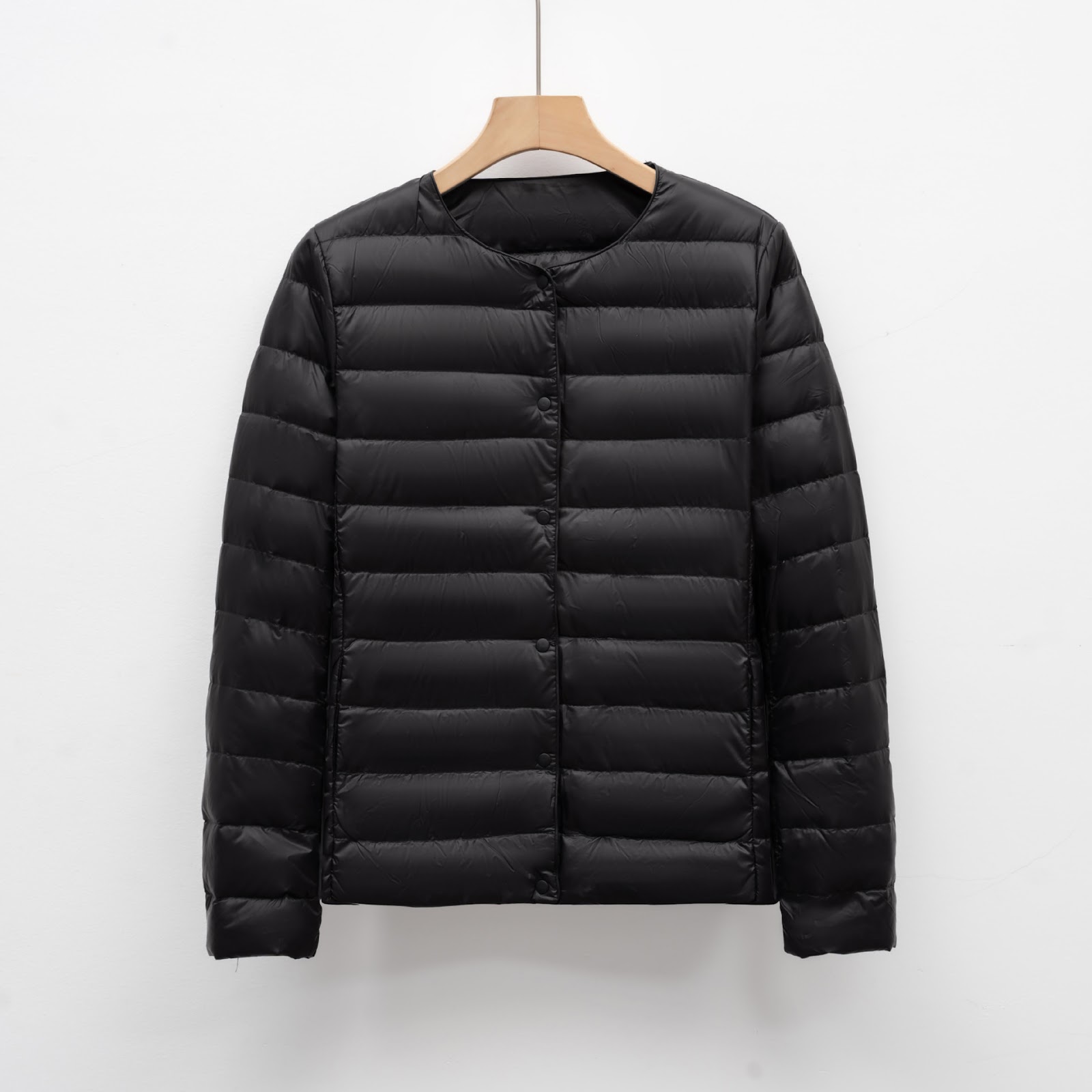 Lightweight women's quilted jacket with round neckline