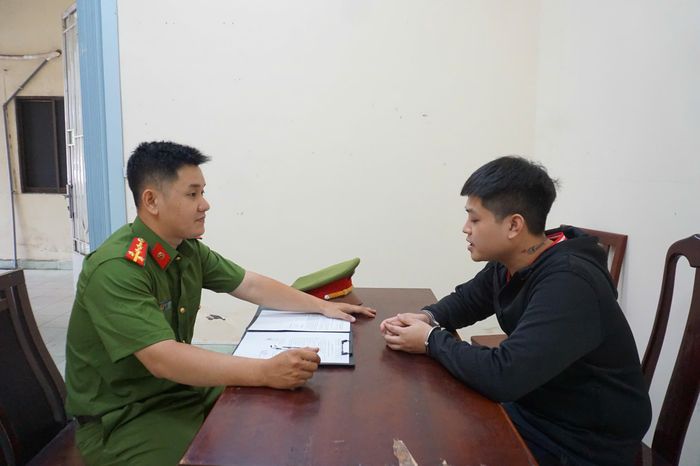 Bắt tạm giam thanh niên dùng chiêu đẩy người vay tiền rơi vào vòng xoáy nợ nần - Báo Pháp Luật TP.HCM