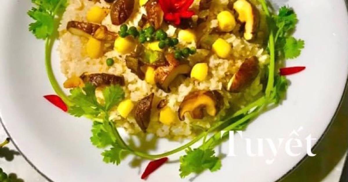 Cơm chiên nấm hương hạt sen tiêu xanh
