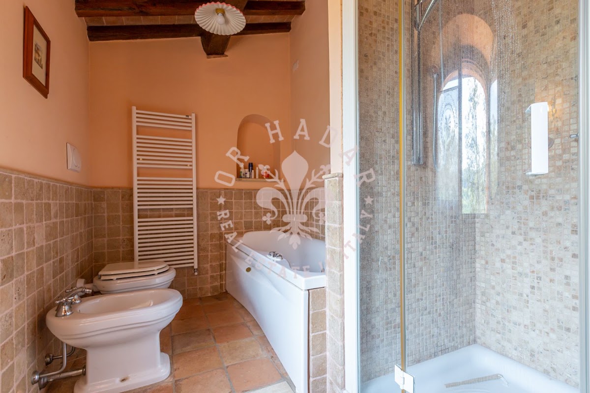הבית מאחורי הגבעה (Il Casale dietro la Collina) — 35