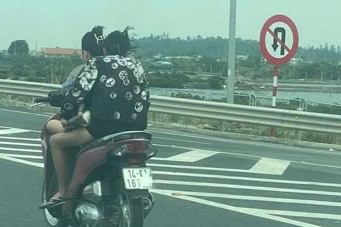 Xử phạt 2 cô gái đi xe máy ngược chiều trên cao tốc Hải Phòng - Móng Cái - Chuyên trang An Ninh Thủ Đô - Báo Công an nhân dân