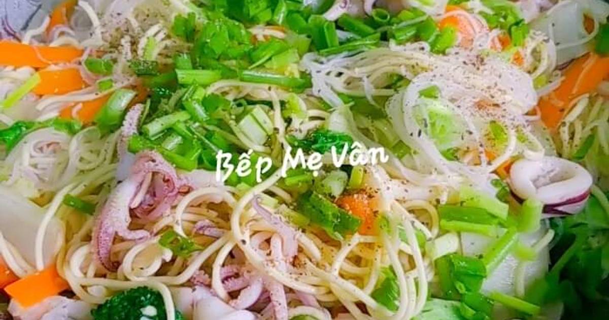 Mực xào bún mì rau củ