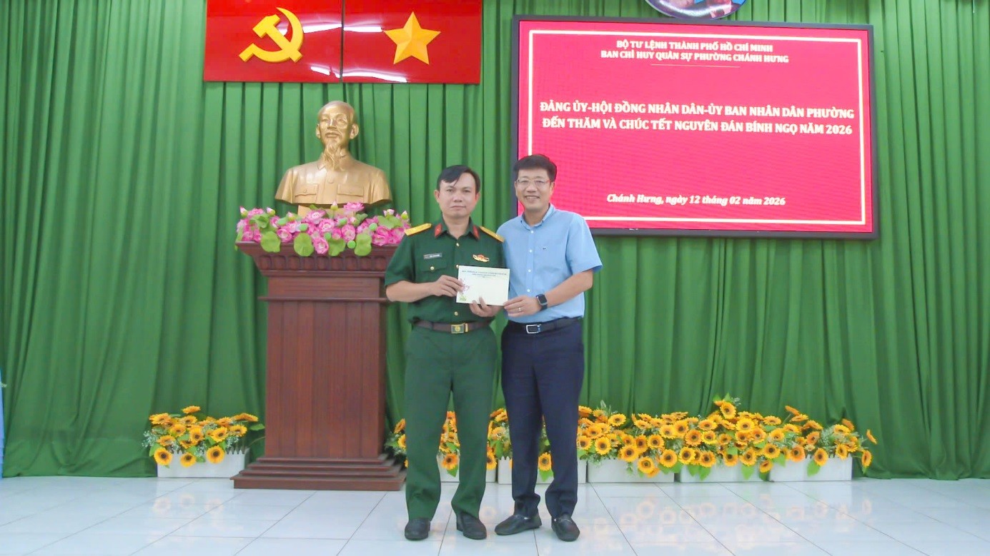 Lãnh đạo phường chăm lo tết cho các đơn vị phục vụ và đào tạo tết Bính Ngọ năm 2026