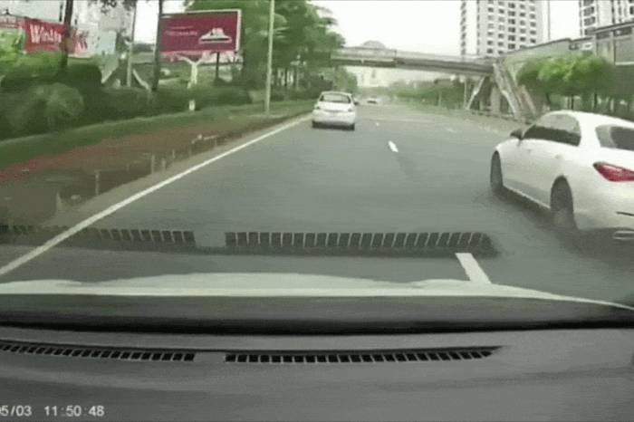 Clip: Cụ ông lái xe đạp tạt đầu 3 ô tô - Báo Tiền Phong