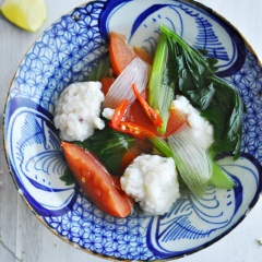 Múc canh chua chả mực ra tô và thưởng thức nhé!