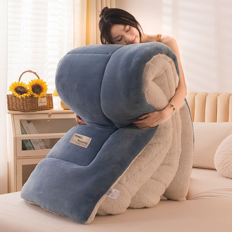 Winter duvet with polyester filling